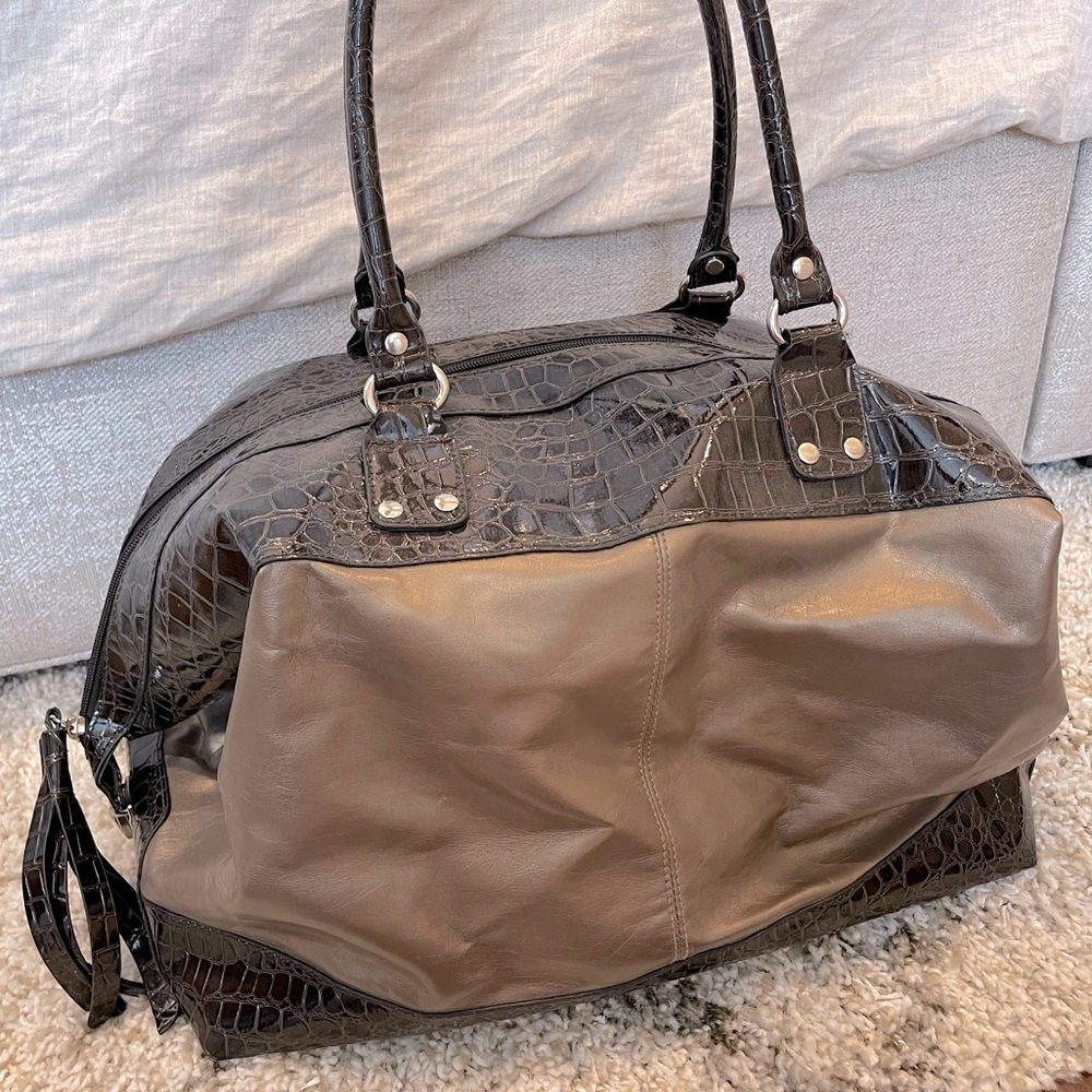 WEEKEND DUFFEL BAG WITH CROCODILE PATTERN ACCENT